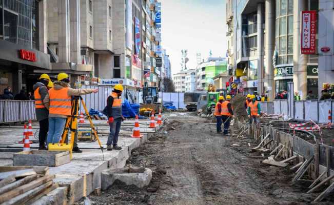 Kahramanmaraş caddesini yayalaştırma çalışmalarını yerinde incelediler