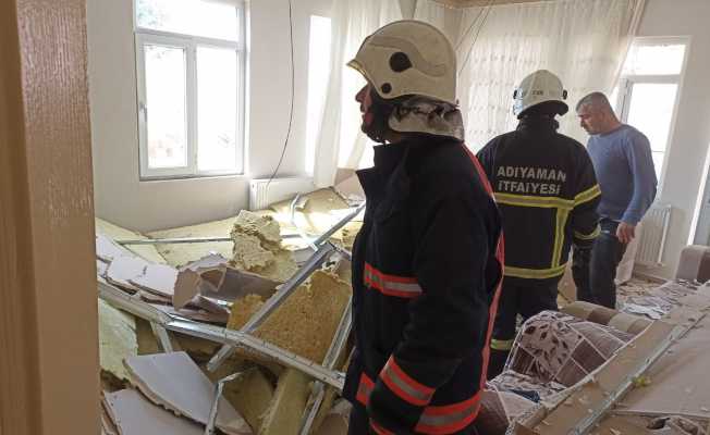 Kahvaltı yapan çift, çöken asma tavanın altında kaldı