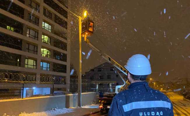 Kar fırtınası etkisini gösterdi, enerji nöbeti devam ediyor