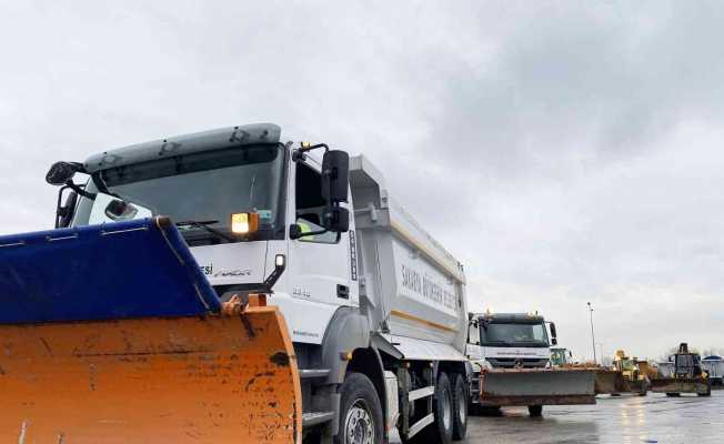 Kar sebebiyle kapalı olan 38 yolu açmak için seferber oldular