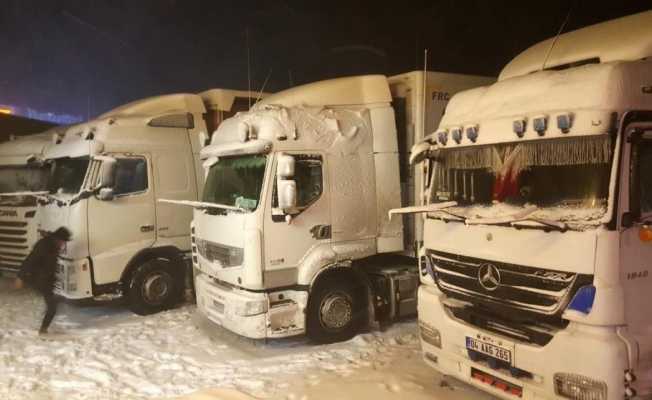 Kar ve tipi ulaşımda aksamalara neden oldu