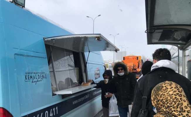 Kar yağışı Esenyurt’ta hizmetleri aksatmadı