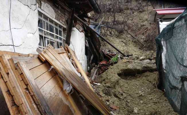 Karabük’te 2 kişi heyelan nedeniyle evde mahsur kaldı