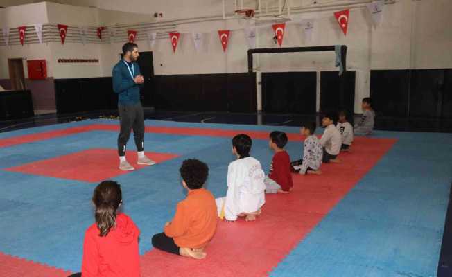 Karaköprü’de çocuklara kickboks kursu