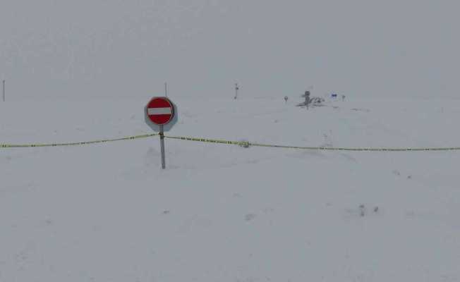 Kars-Göle kara yolu ulaşıma kapatıldı