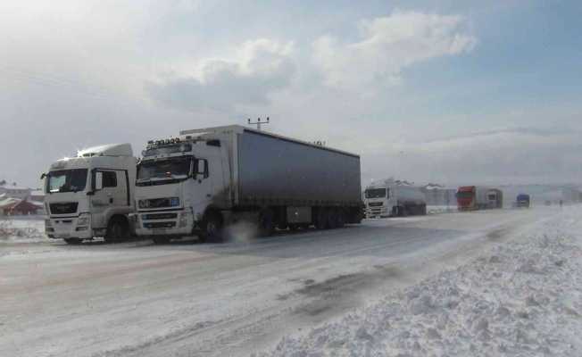 Kars’ta 382 köyün 173’ünün yolu ulaşıma kapalı