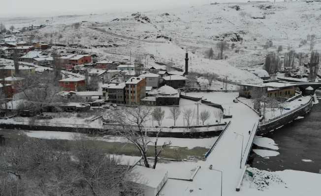 Kars’ta kar ve tipi 147 köy yolunu ulaşıma kapadı