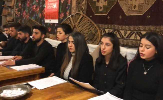 Kars’ta, tek yürek, 81 bedeni tek başı Çanakkale silinmeyen gözyaşı müzik dinletisi