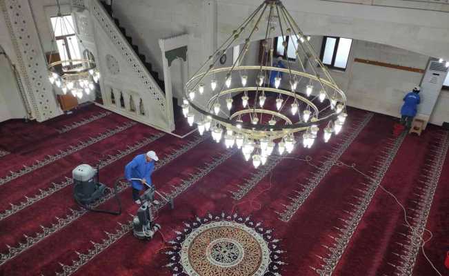 Kartal Belediyesi Ramazan ayı öncesi ibadethaneleri temizliyor