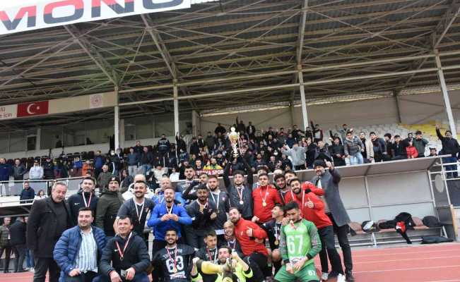 Kastamonu 1. Amatör Lig’de Tosyaspor Ormanspor’u 1-0 yenerek şampiyon oldu