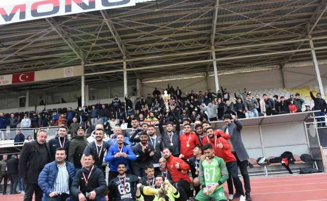 Kastamonu 1. Amatör Lig’de Tosyaspor Ormanspor’u 1-0 yenerek şampiyon oldu
