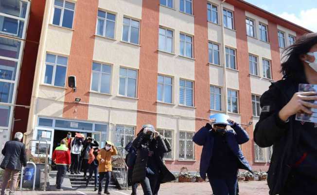 Kayseri’de gerçeğini aratmayan deprem tatbikatı