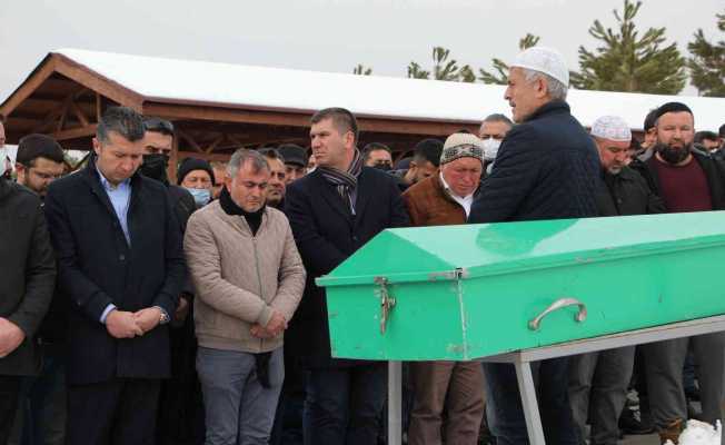 Kazada 3 arkadaşıyla birlikte ölen genç kız gözyaşları arasında toprağa verildi