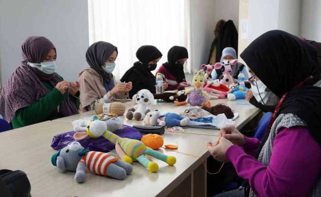 KEÇMEK’lerde kadınlar rengarenk ürünler üretiyor