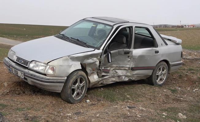 Kırıkkale’de iki otomobil çarpıştı: 3 yaralı