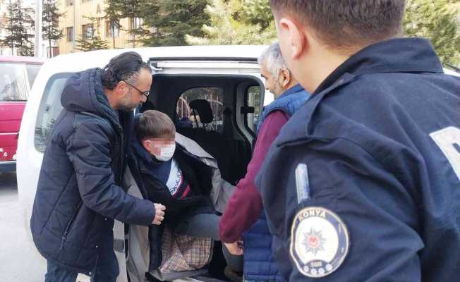 Konya’da çocukla birlikte araç gasp eden şüpheli adliyede