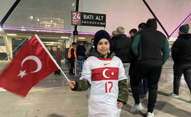 Konyalı taraftarlardan milli takıma destek