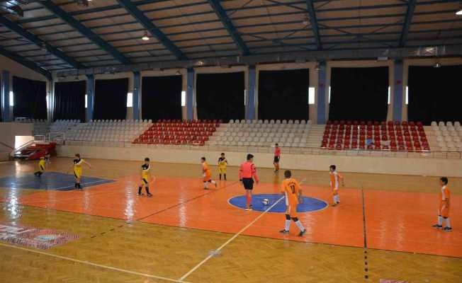 Korkuteli’nde okullar arası futsal  turnuvası başladı