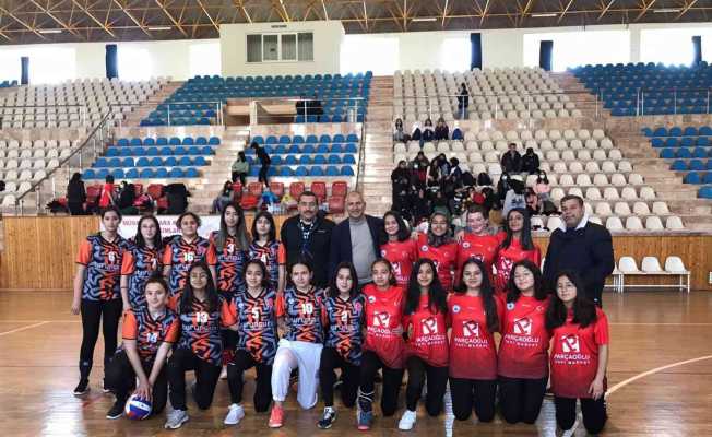 Kumluca’da Okul Sporları Voleybol Turnuvası başladı
