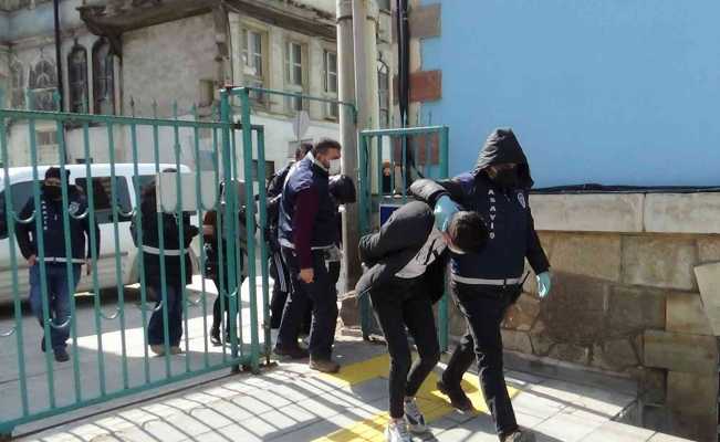 Kütahya’da 4 telefon dolandırıcısı polis tarafından yakalandı