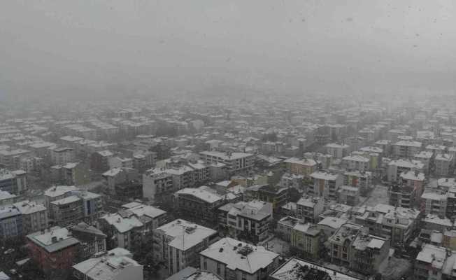 Lapa lapa yağan kar havadan görüntülendi