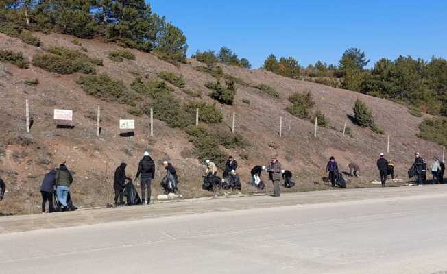 Magandalar kirletti, gönüllü üniversite öğrencileri temizledi