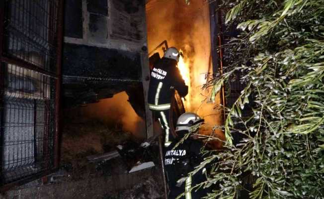 Manavgat’ta mobilya atölyesinde yangın