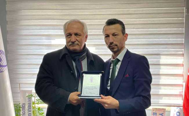 Manisa Berberler ve Kuaförler Odası’nda eski başkana vefa