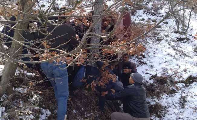 Manisa’da otomobil uçuruma yuvarlandı: 2 yaralı