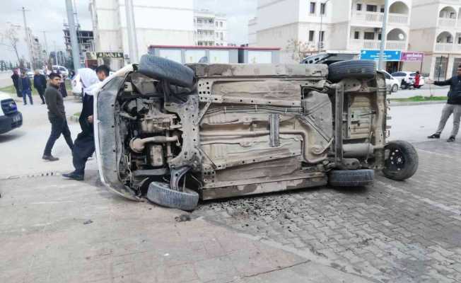 Mardin’de çarpışan araçlar yoldan çıkıp yayalara çarptı: 3 yaralı