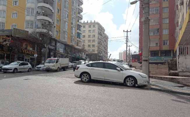 Mardin’de güneşli havada kar yağdı