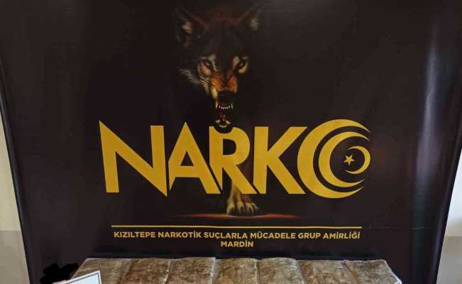 Mardin’de vücutlarına sardıkları 8 kilo eroin ile yakalanan 2 şahıs tutuklandı