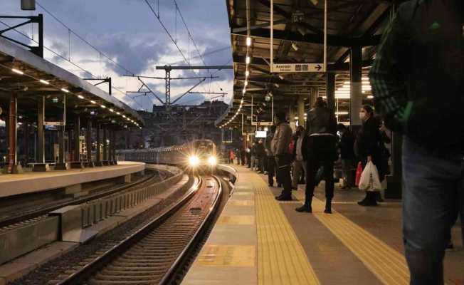 Marmaray, rekor tazeledi; bir günde 580 binden fazla yolcu taşındı