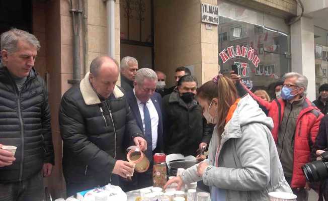 Memleket Partisi Genel Başkanı Muharrem İnce’den hoşaf ve ekmek ikramı