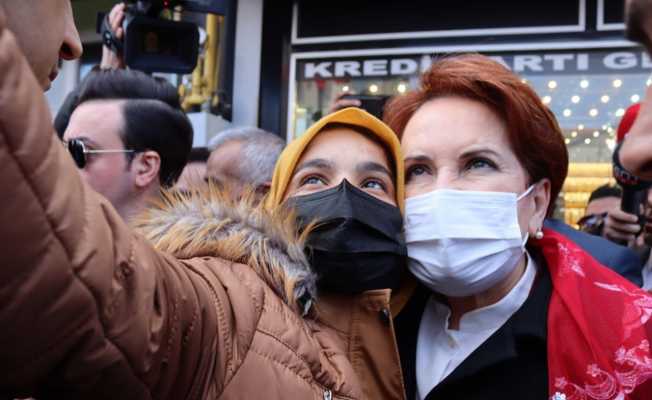 Meral Akşener ilçelerde esnafları ziyaret etti