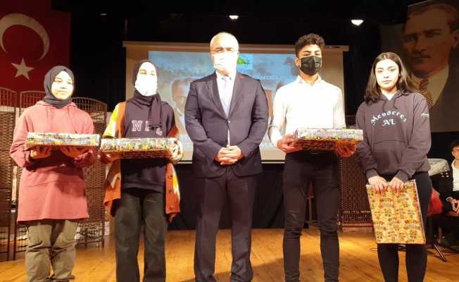 Nazilli’de İstiklal Marşı’nı en güzel okuyanlar ödüllendirildi