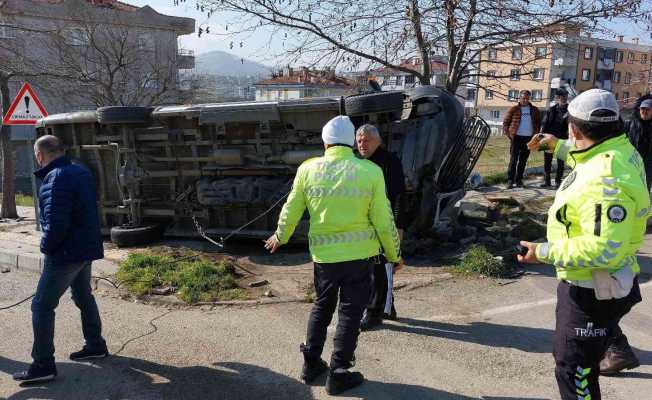 Öğrenci servisi ile cip çarpıştı: 9’u öğrenci 15 yaralı