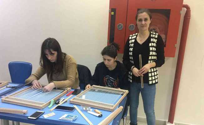 Öğrenciler için halı dokuma kursu açıldı