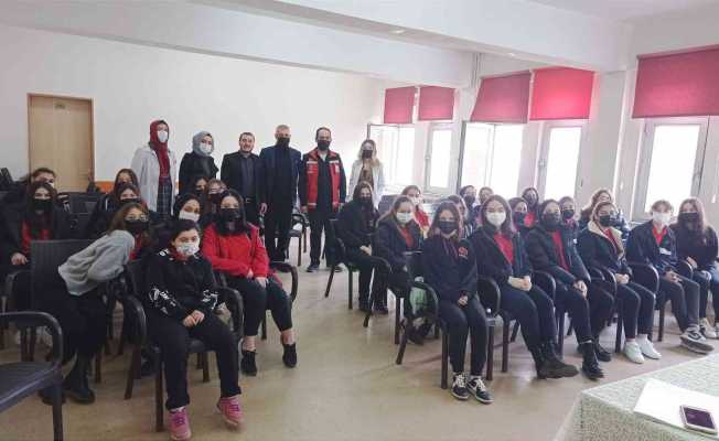 Öğrencilere sosyal hizmet anlatıldı