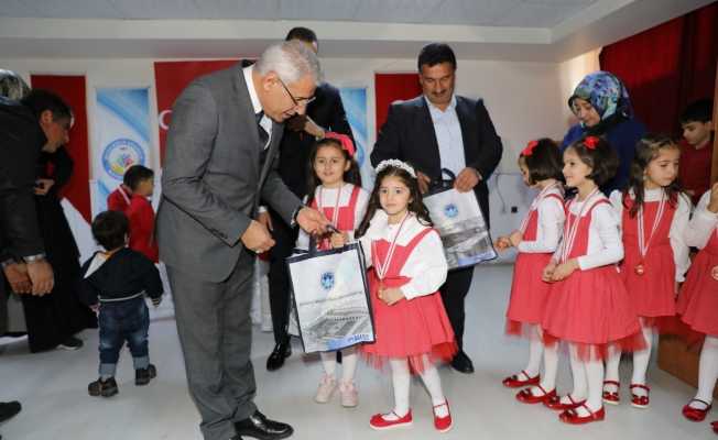 Öğrencilerin coşkulu gösterisi Başkan Güder’i duygulandırdı