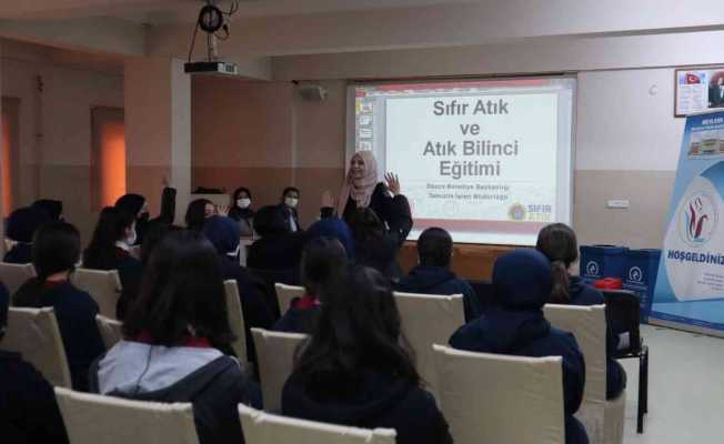 Öğrencilerine sıfır atık eğitimi