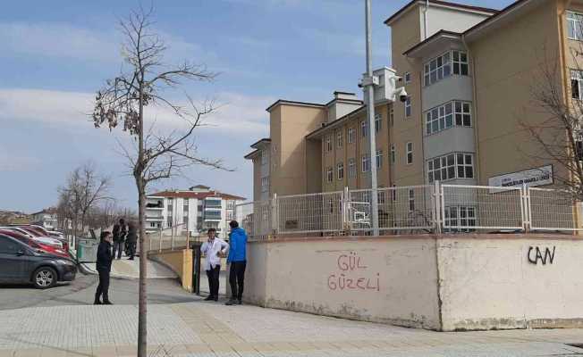 Okula silahla gelen öğrenciyi öğretmenler etkisiz hale getirdi