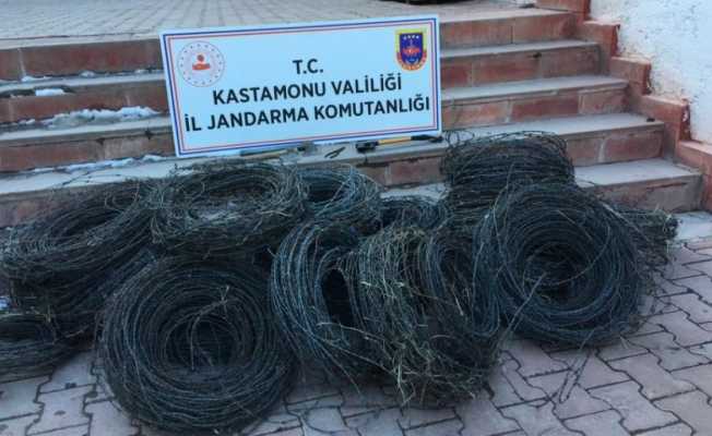 Ormanlık alandaki tel çitleri çalan şahıslar yakayı ele verdi: 3 gözaltı