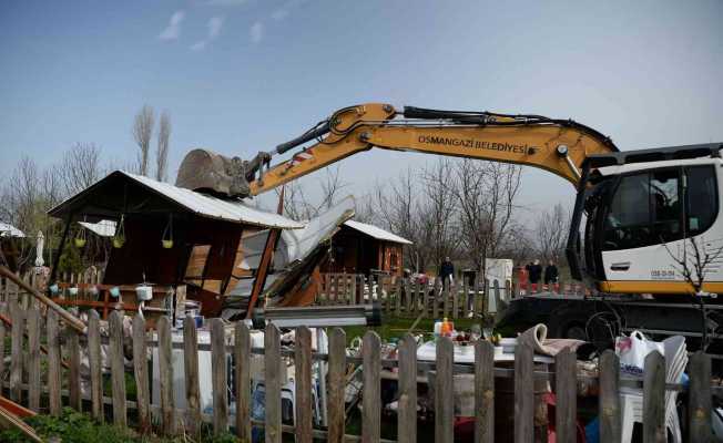 Osmangazi’de kaçak hobi evi yıkımları sürüyor