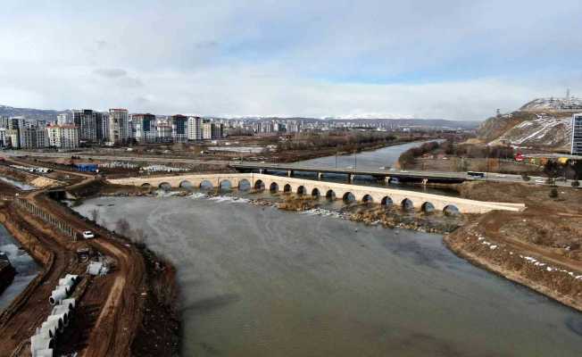 Otlağa dönüşen Kızılırmak’ta şimdi saniyede 56 metreküp su akıyor