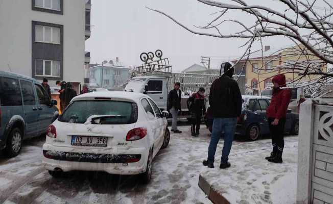 Bıçakla polisleri tehdit eden şahıs tutuklandı