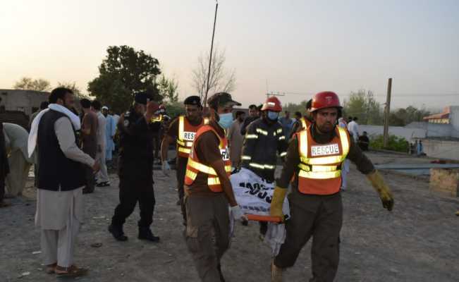 Pakistan’da askeri uçak düştü: 2 ölü