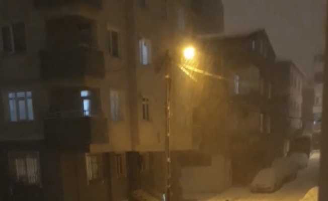 Pendik’te karın keyfini çocuklar çıkardı