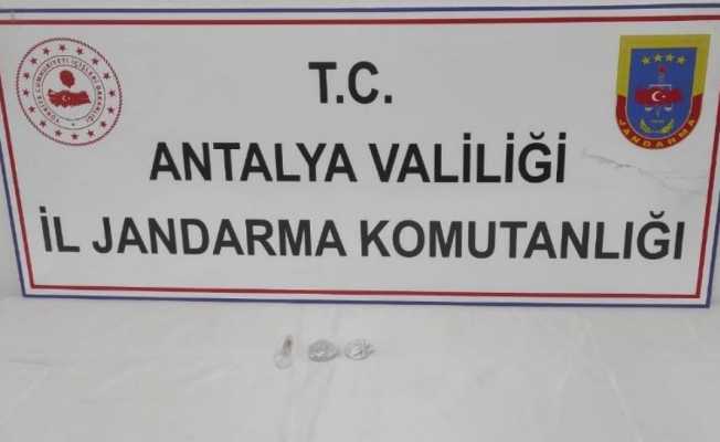 Piyasaya sürmek için Gaziantep’ten getirdiği uyuşturucular ile yakayı ele verdi