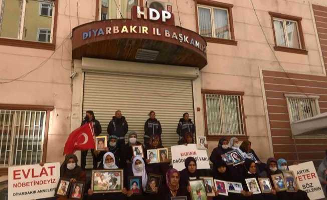 PKK’ya karşı zafere ulaşan evlat nöbetindeki anne Ayşegül Biçer’den HDP’ye ‘8 Mart Dünya Kadınlar Günü’ tepkisi